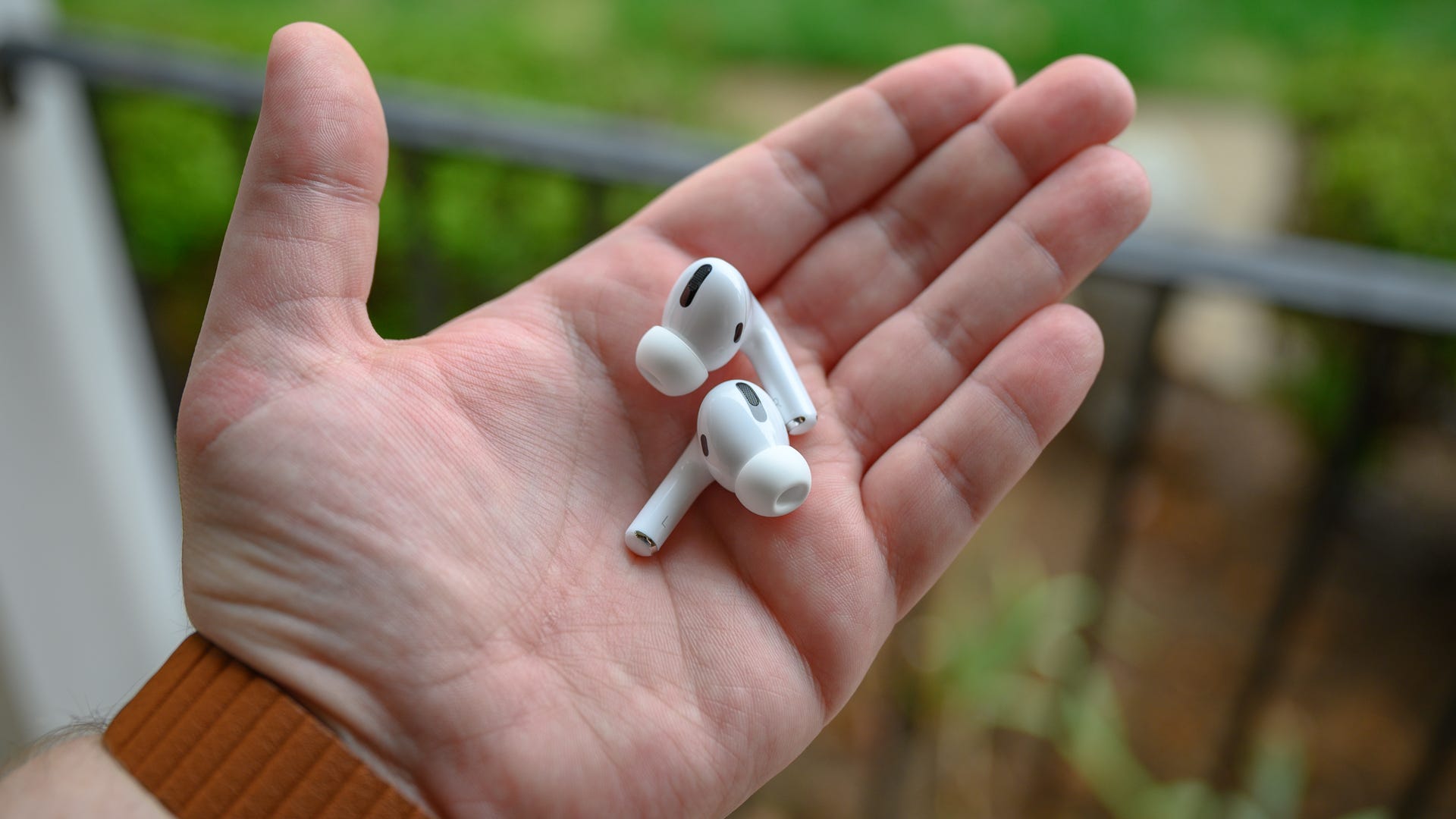 هدفون بی‌ سیم اپل AirPods Pro از نظر ظاهر