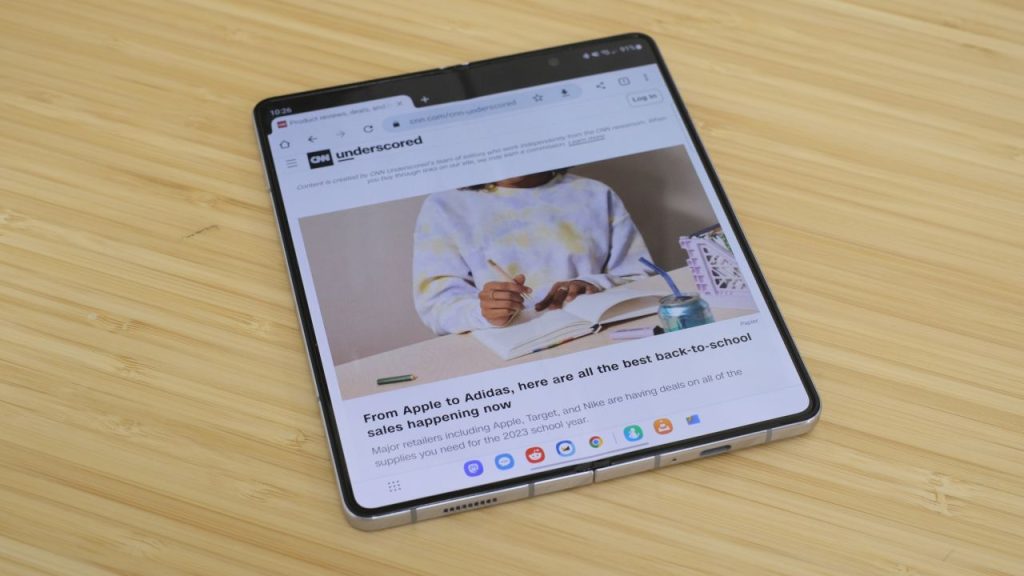 طراحی گلکسی زد فولد 5